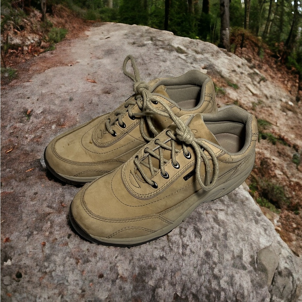 Cabela's Dry-Plus Womens 8B‎ Beige Hiking Boots - Very Good Condition!